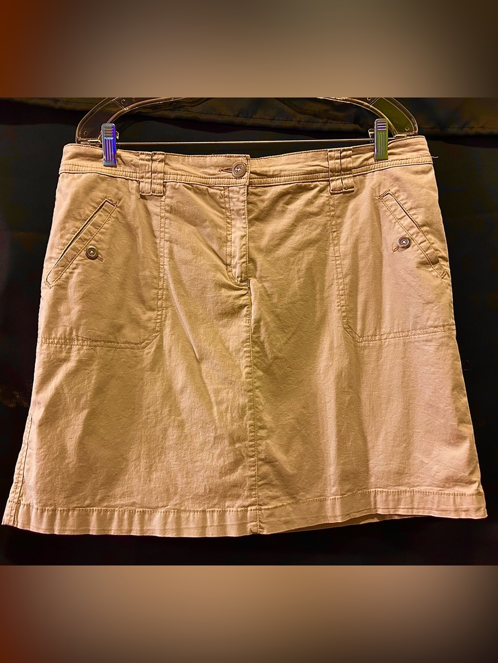 New w/out tags Karen Scott Khaki Skort with   Front Pockets.